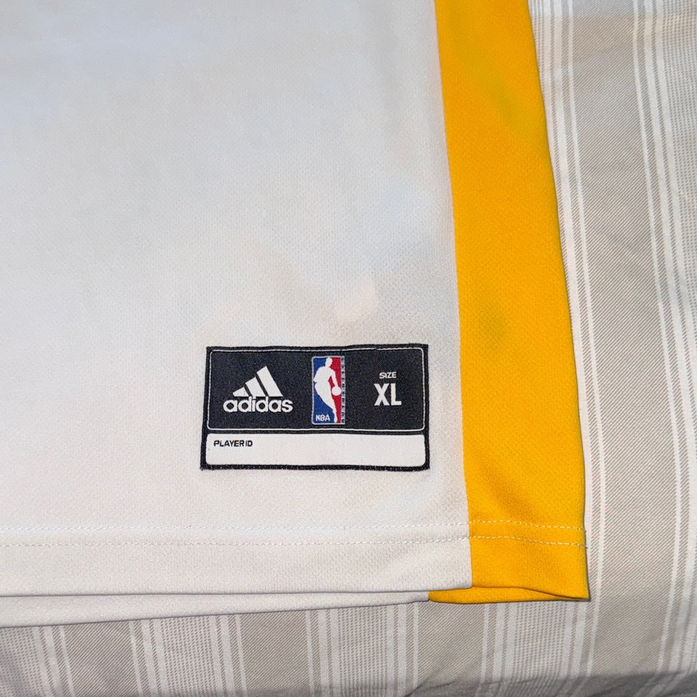 Adidas Lakers White and Yellow Basketball Jersey - Picture 4 of 12